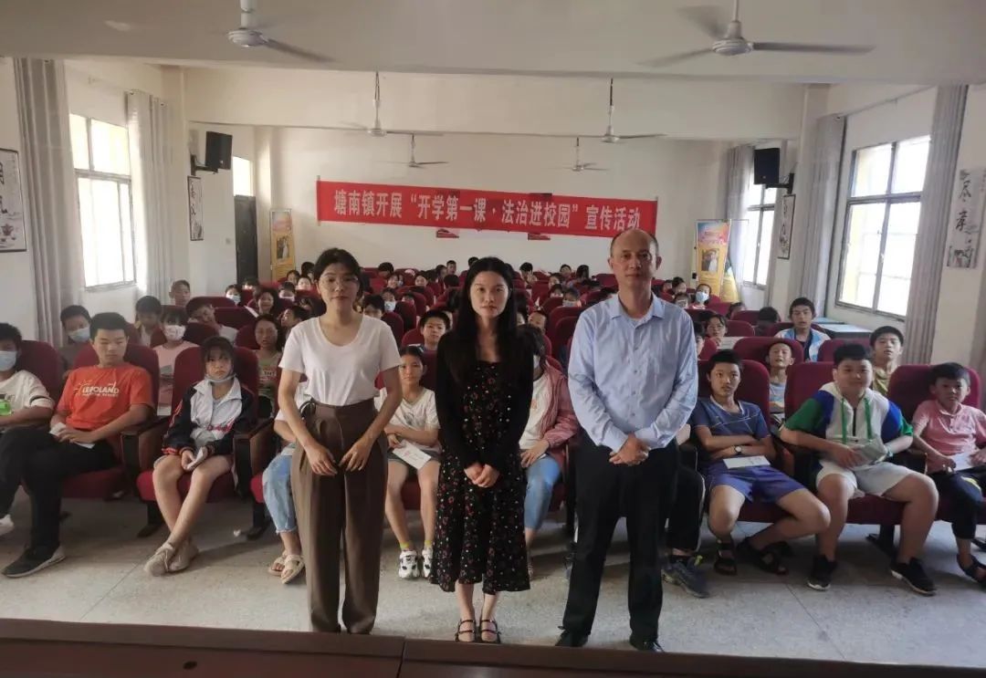 喜迎二十大 送法进基层｜我所律师赴南昌县塘南镇开展普法宣传活动