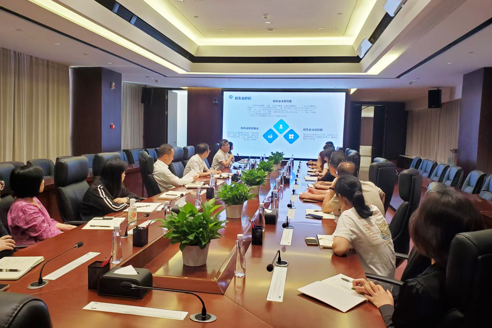 有法帮你 红律先锋 | 朱金龙律师受邀前往江西省铁路航空投资集团有限公司作《公司法》实务专题交流