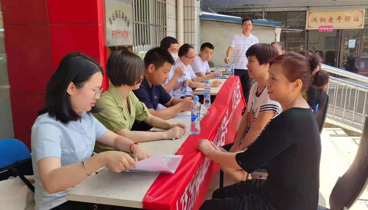 喜迎建党百年 ｜ 我为群众办实事：华邦律师走进湖坊镇洪钢社区开展公益法律咨询活动