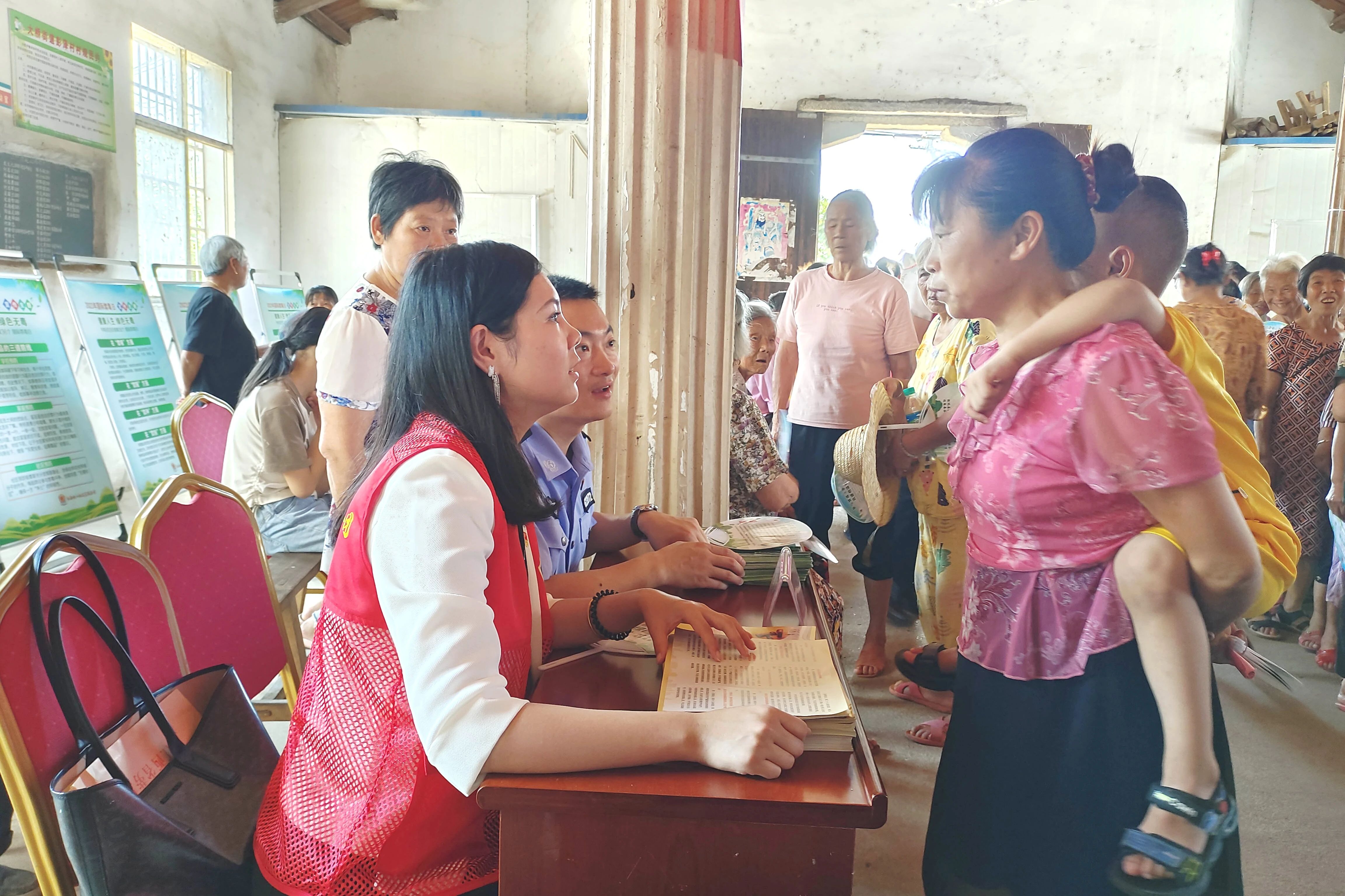 筑梦公益 普法先行 | 王琳律师赴樟树市彭泽村参加主题教育“为民办实事”活动