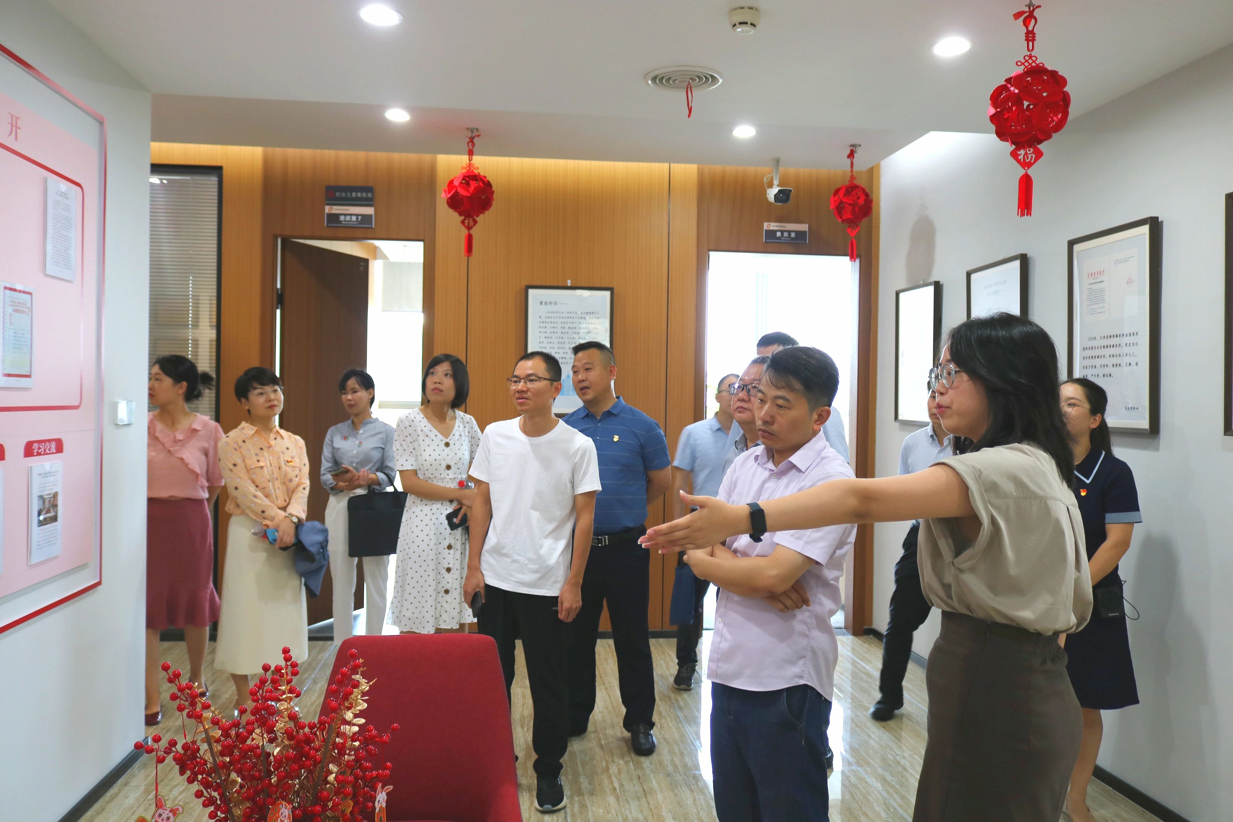 华邦党建 | 红谷滩区委组织部副部长熊墨强一行莅临我所调研指导非公组织党建工作